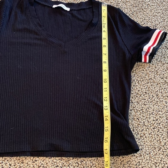 Tres Bien Black Ribbed V-Neck Shirt Size Large in EUC - Picture 9 of 9
